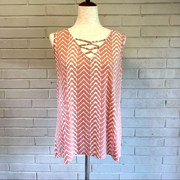 NWT🌸Printed Sleeveless Blouse - Picture 6 of 9